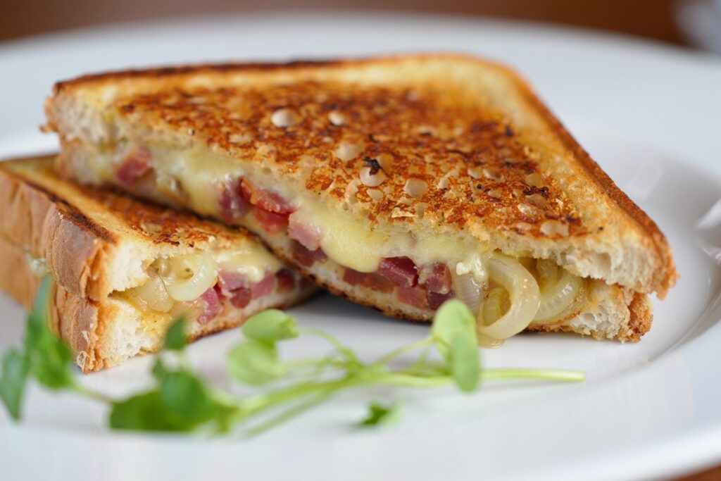 Croque monsieur a la savoyarde